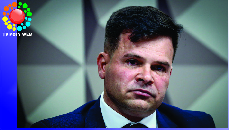 Silvinei Vasques, ex-diretor-geral da PRF, é entregue à Polícia Federal e chega ao Brasil