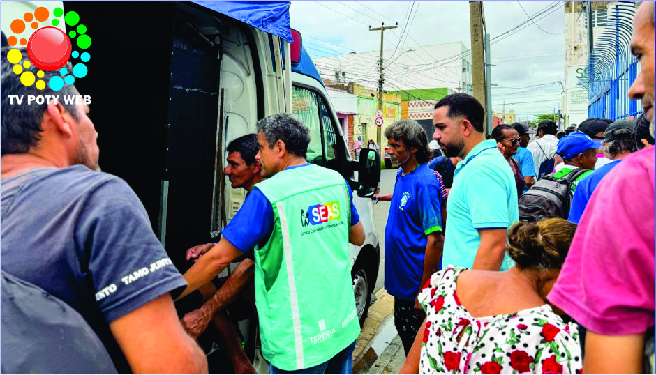 Prefeitura realiza ação social no Centro e atende 120 pessoas em situação de rua