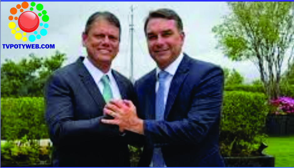 Ao lado de Flávio Bolsonaro, Tarcísio de Freitas diz que farão “história juntos”