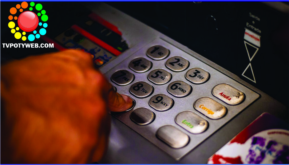 Hackers esvaziam caixas eletrônicos usando um simples pendrive